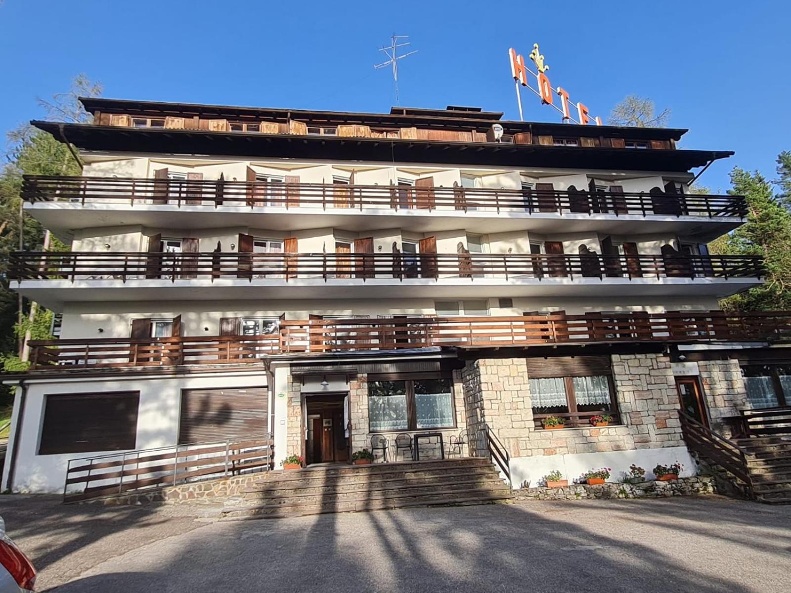 Hostel Il Pirata Cavareno Exterior photo
